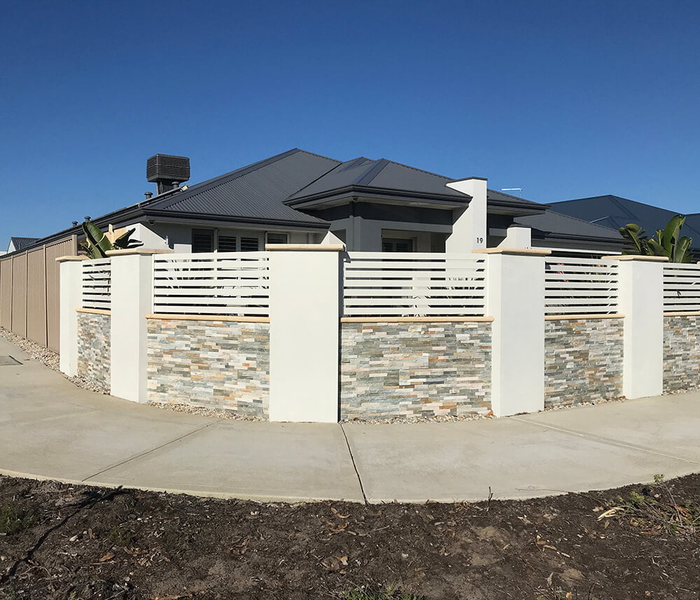 aluminium slat fence around pillars
